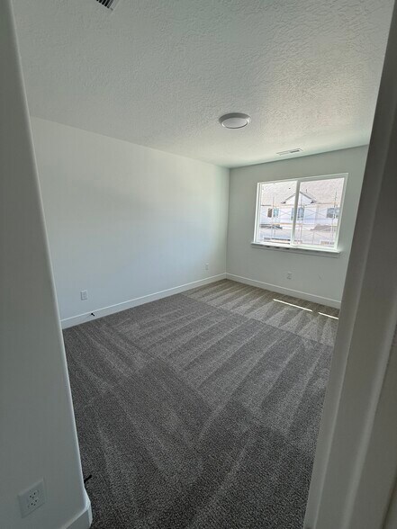 Building Photo - 1033 N Canvasback Dr