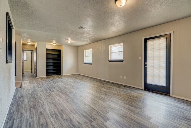 Building Photo - 3 Bed 1.5 Bath Norman
