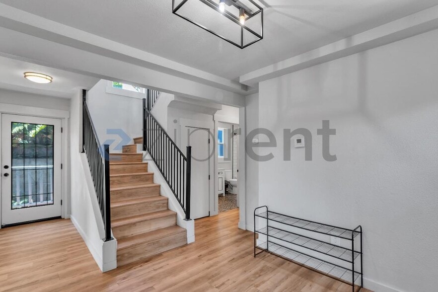 Building Photo - Unit N/a