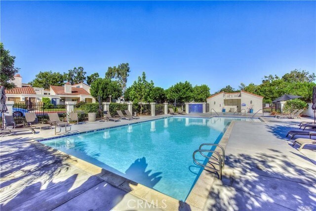 Building Photo - 1 Navarre