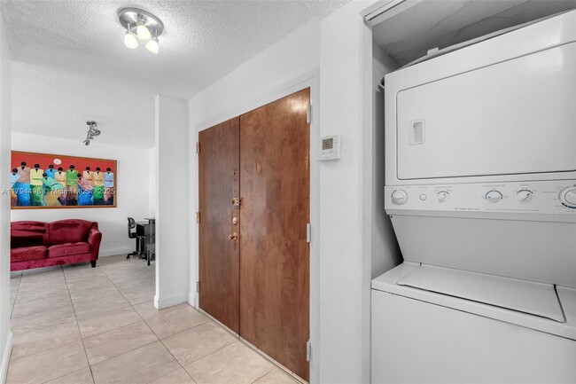 Building Photo - 5800 SW 127th Ave