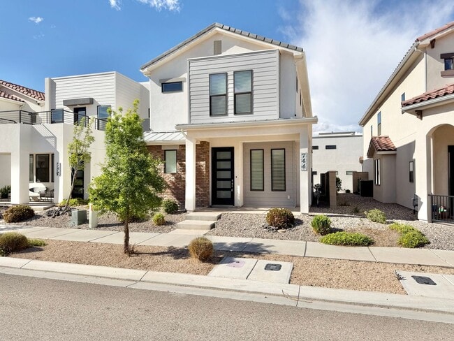 Building Photo - Beautiful 3 Bedroom Home In Desert Color!