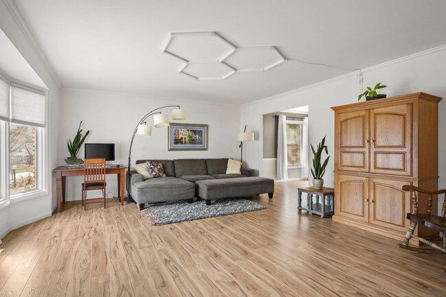 Building Photo - 310 Yosemite Trail