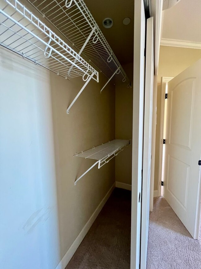 Building Photo - Spacious 2 Bedroom Condo in Fairhaven!