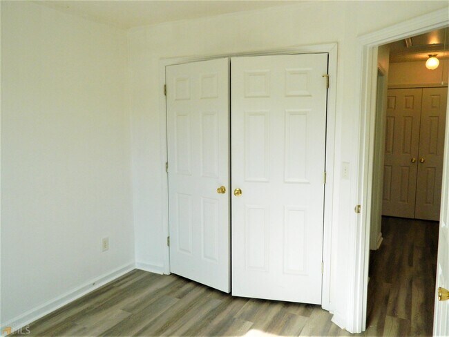 Building Photo - 20 Chantilly Pl