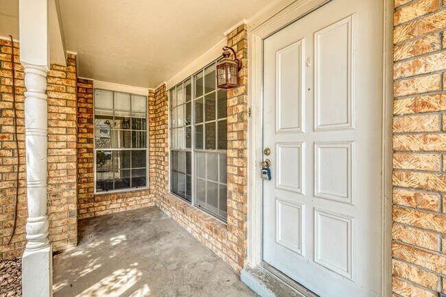 Building Photo - 601-603  Alicante Way