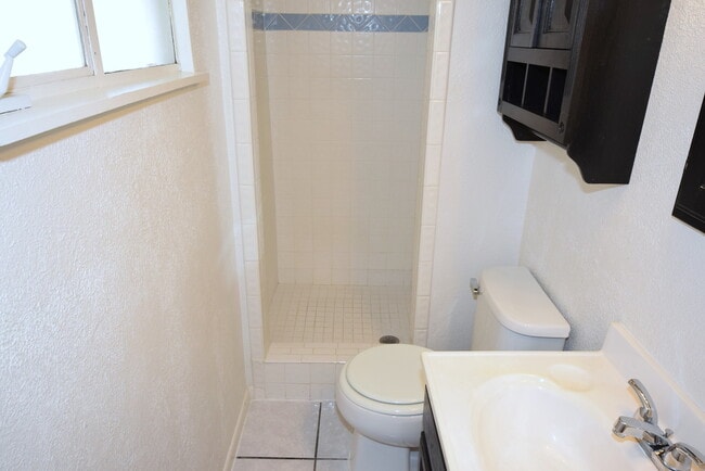 Building Photo - Wonderful 3 bed 2 bath home!