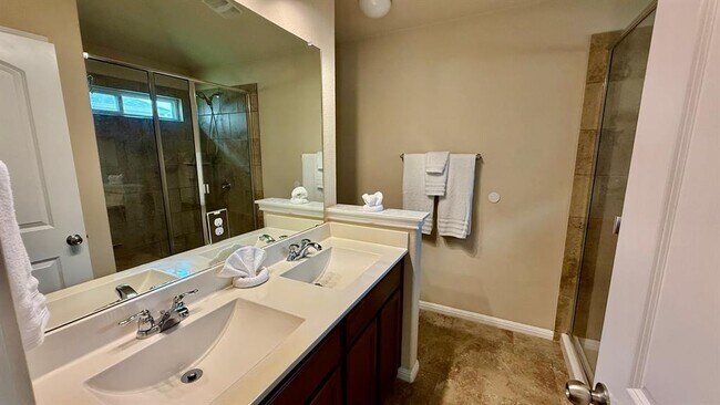 Building Photo - 412 Moulins Ln