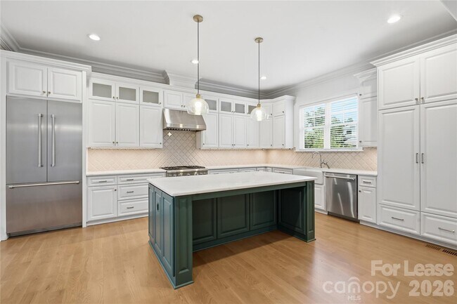 Building Photo - 404 Iverson Way