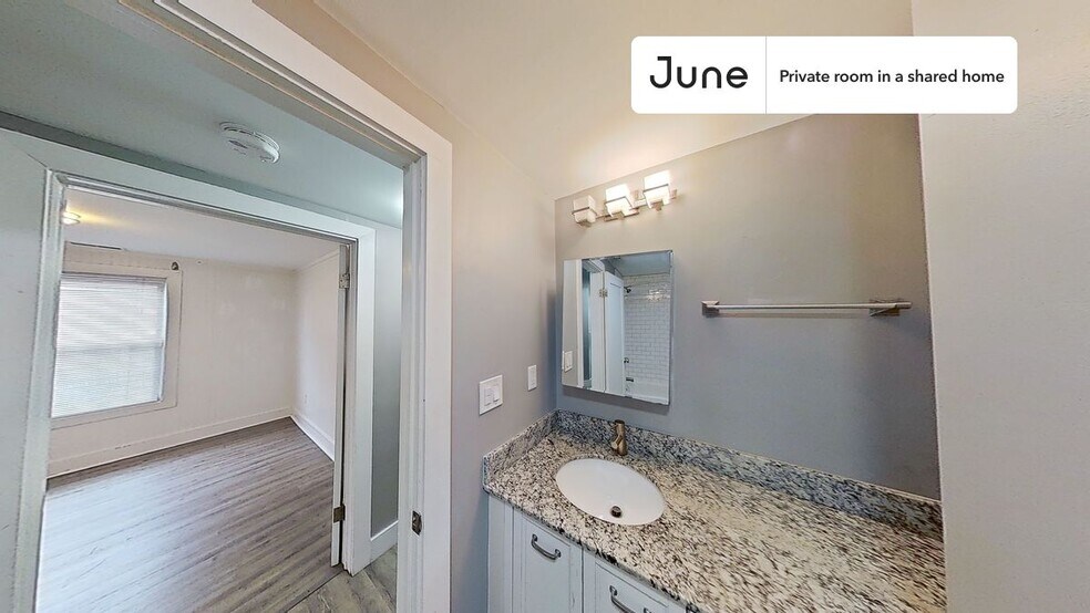 Building Photo - Room in Shared 4 bed/1.5 bath home