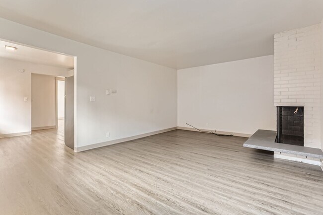Building Photo - Amazing 2bed/1bath Corner Unit in Phinney ...