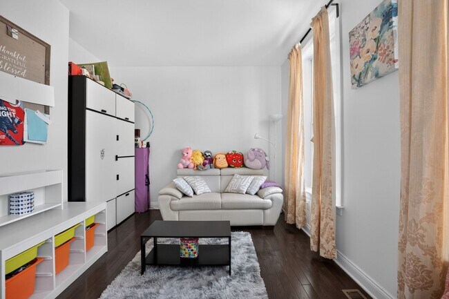 Building Photo - Spacious 3BR Condo in Westborough
