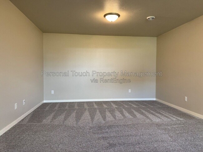 Building Photo - 1067 Barnes Dr W