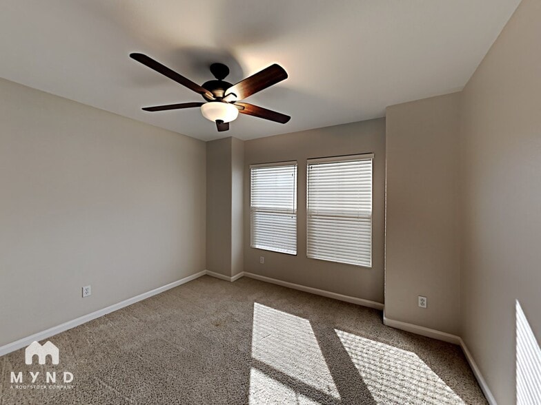 Building Photo - 398 Metro Ln