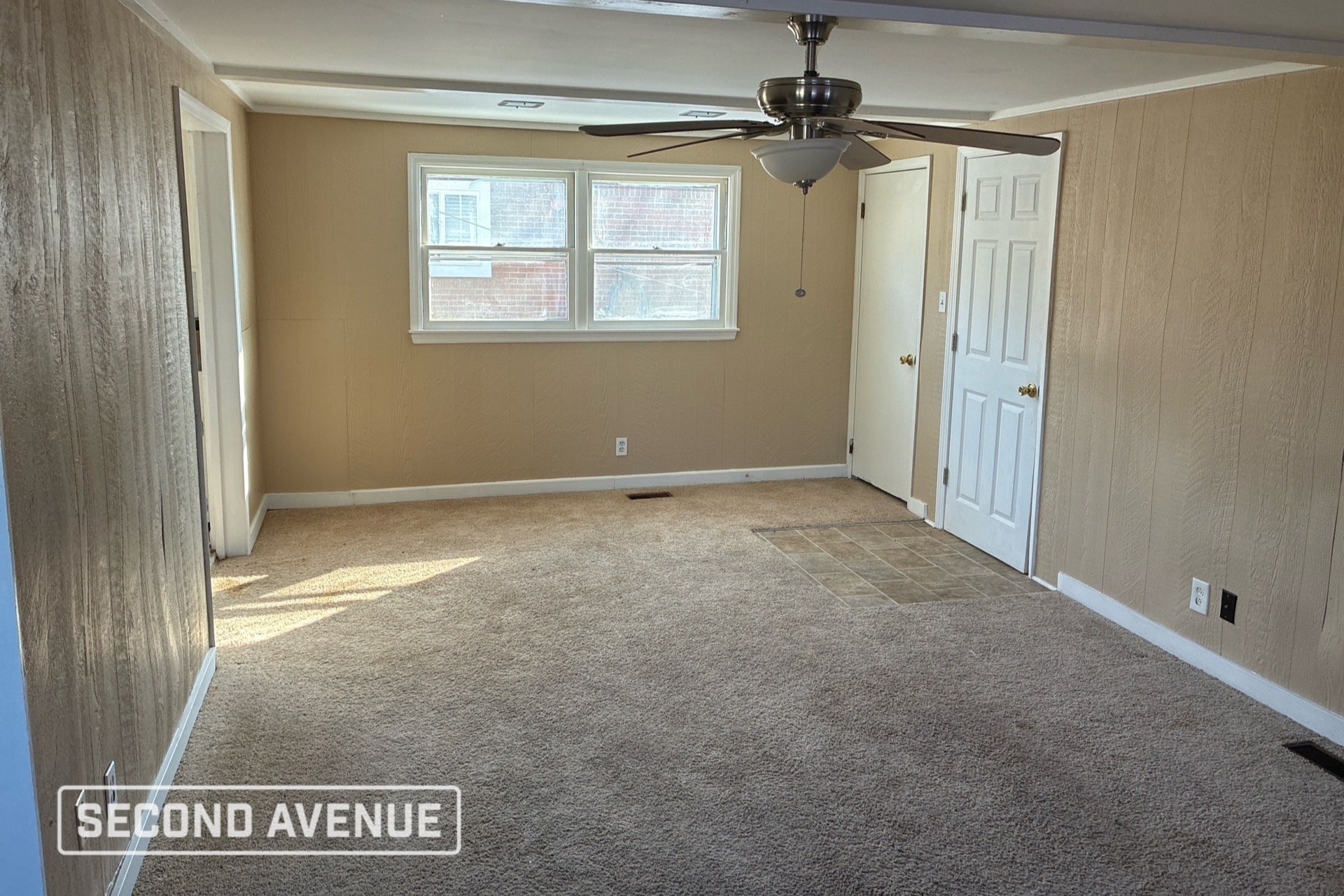 Building Photo - 900 S Spring St