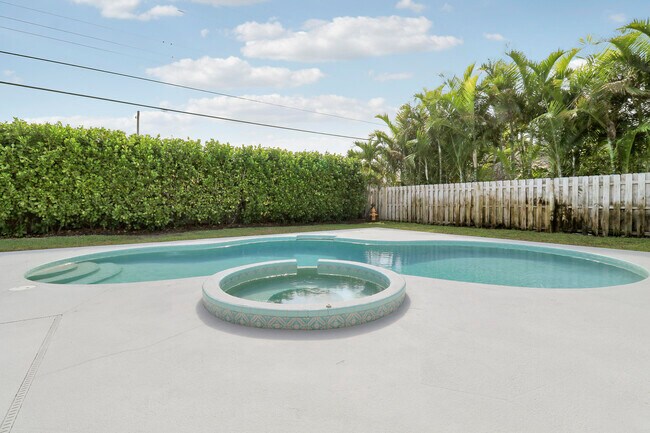 Building Photo - 636 Eastwind Dr