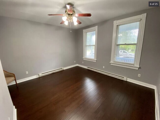 Building Photo - 2206 Parkwood Ave