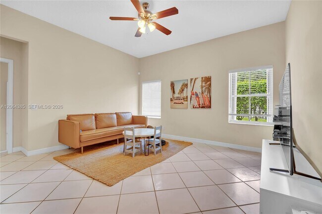Building Photo - 885 Tanglewood Cir