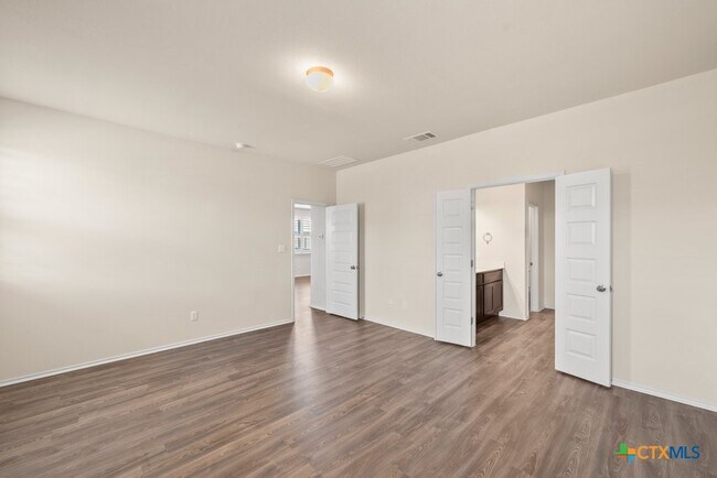 Building Photo - 145 Goldfinch Dr