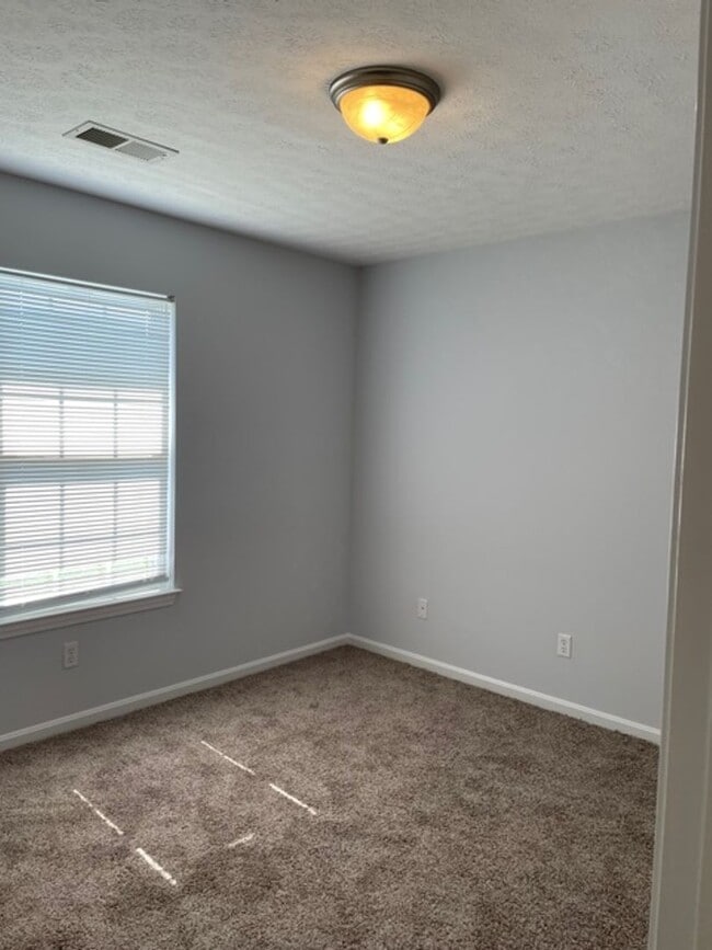 Building Photo - 111 Croghan Way