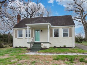 Building Photo - Renovated East Nashville Home | 3BR + Washer/Dryer + Off-Street Parking