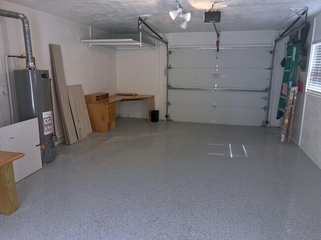 Building Photo - 1260 Manor Dr