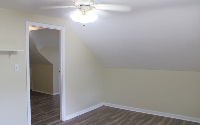 Building Photo - 3 Bed 1.5 bath Single Family Home