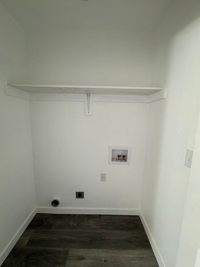 Building Photo - GEAW4