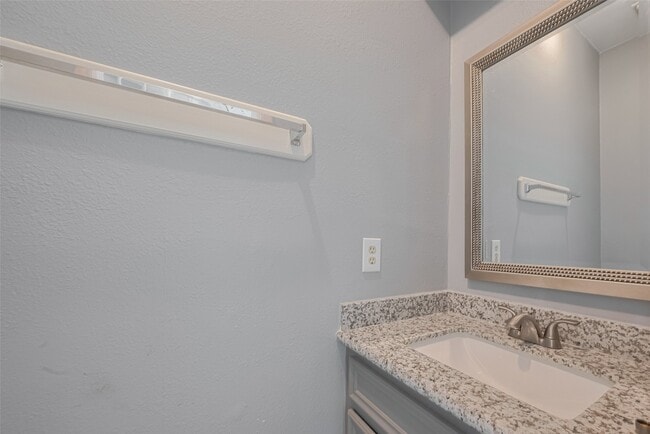 Building Photo - 5210 Holly View Dr