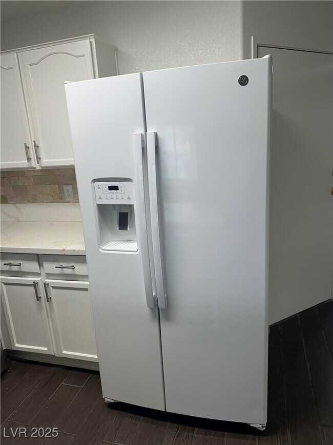 Building Photo - 1956 Vista Malaga St