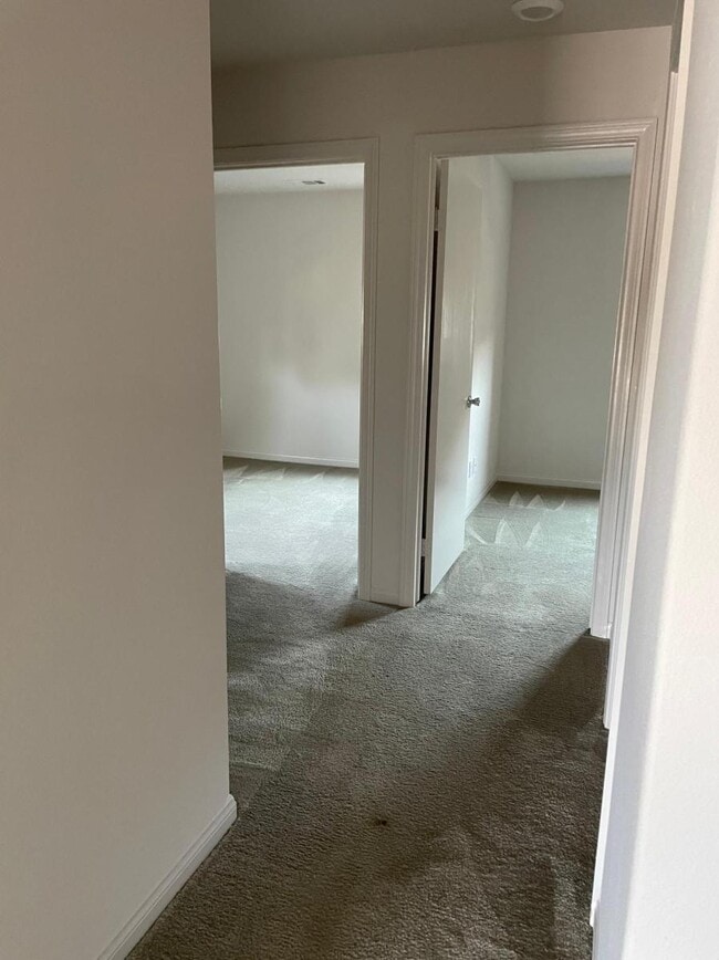 Building Photo - 7245 N Maple Rd