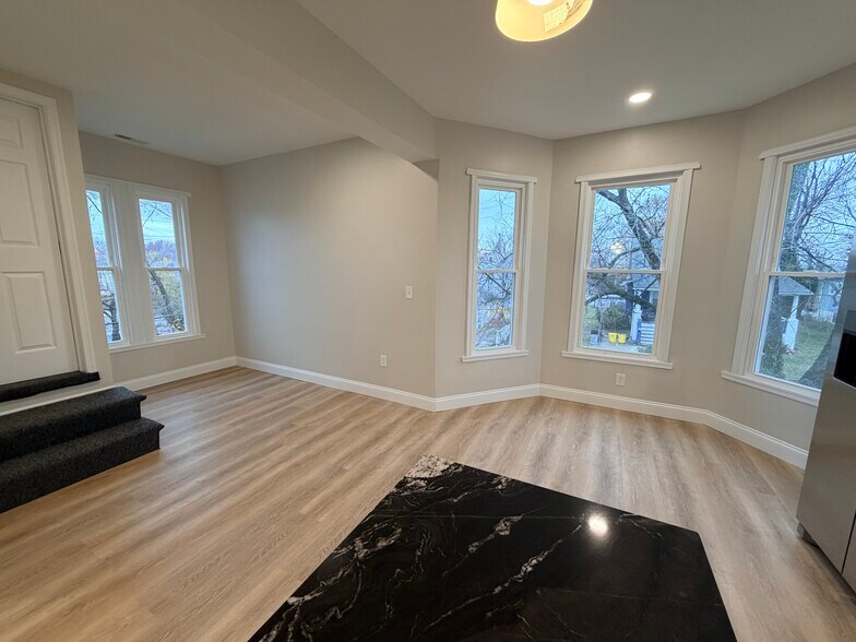 Building Photo - 3 E Overlea Ave