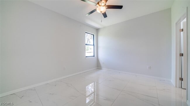 Building Photo - 4864 Golfview Blvd