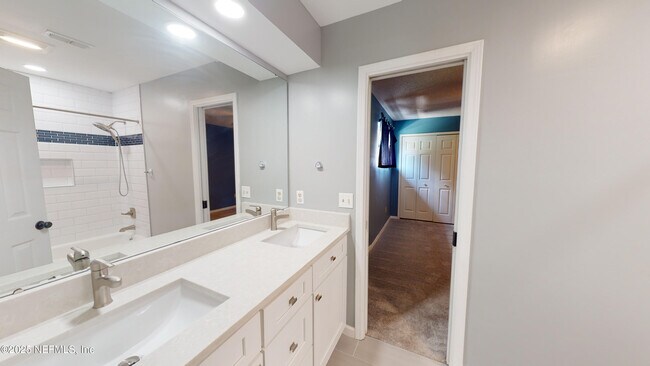 Building Photo - 11881 Honey Locust Dr