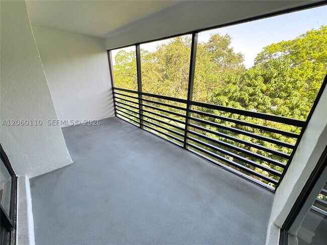 Building Photo - 2324 S Cypress Bend Dr
