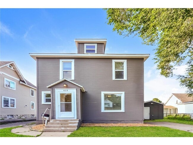 Building Photo - 613 17th Ave NE