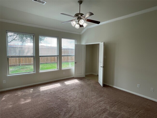 Building Photo - 10022 Western Pine Trail