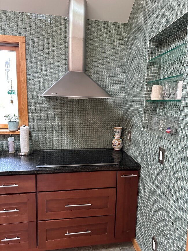 Building Photo - 16 Gibbons Ln