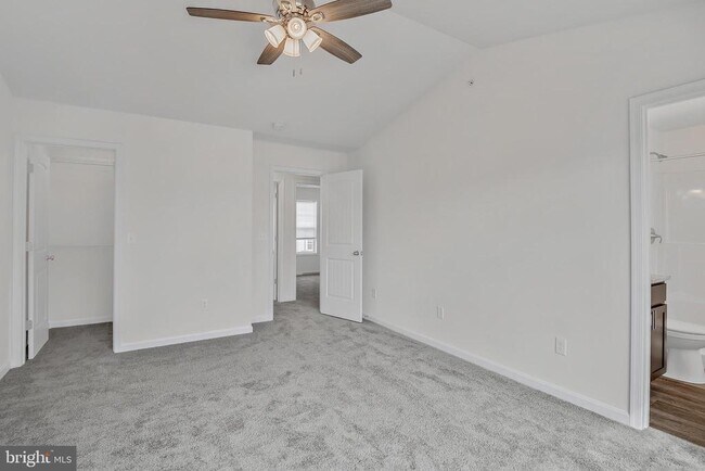 Building Photo - 2629 Maplewood Cir