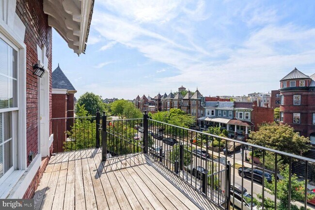 Building Photo - 1337 Girard St NW