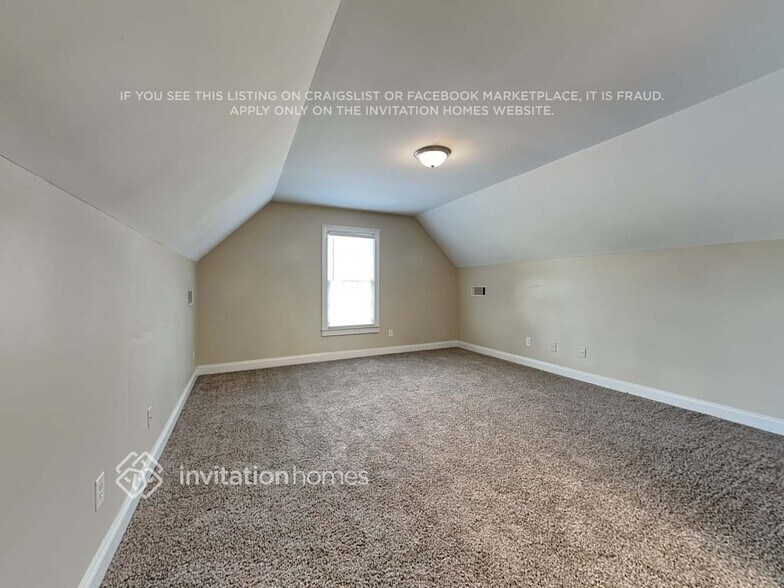 Building Photo - 14 Whitegrass Ct