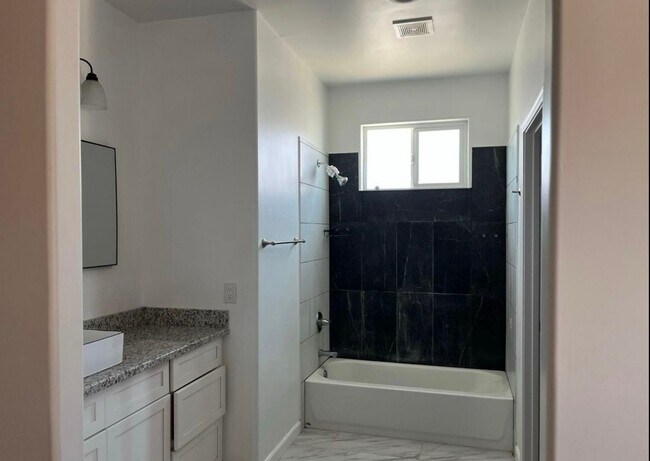 Building Photo - Charming 4BR House in Casa Grande