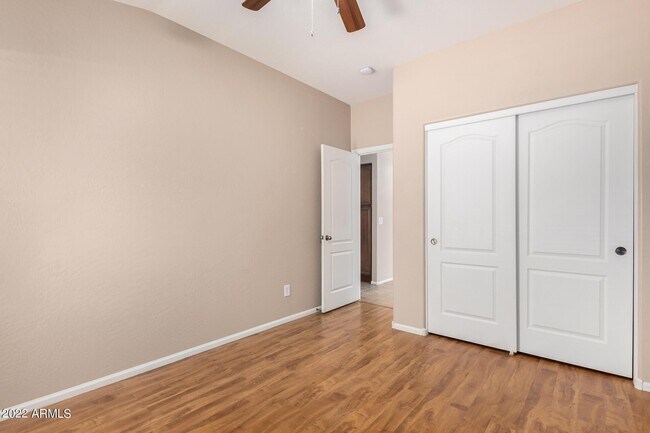 Building Photo - 17556 W Bloomfield Rd