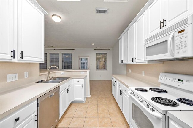 Building Photo - 12475 Saratoga Woods Ln