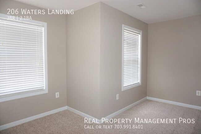 Building Photo - 206 Waters Landing