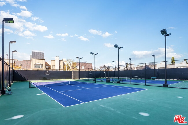 Building Photo - 2220 Ave of the Stars