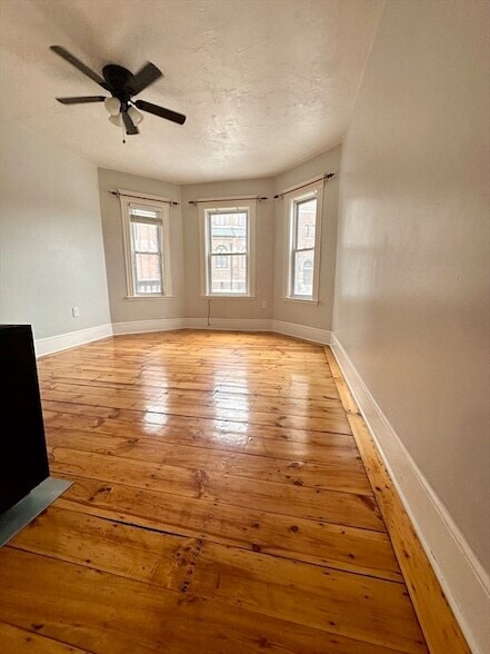 Building Photo - 11 Dupont St