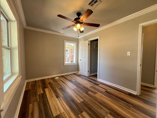 Building Photo - Fully Remodeled Home In Great Area Near Tinker AFB