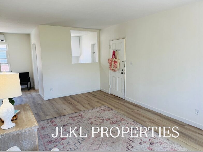 Building Photo - 3088 Meade Ave