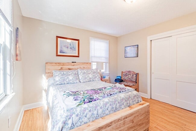 Building Photo - 104 Sharyn Ln